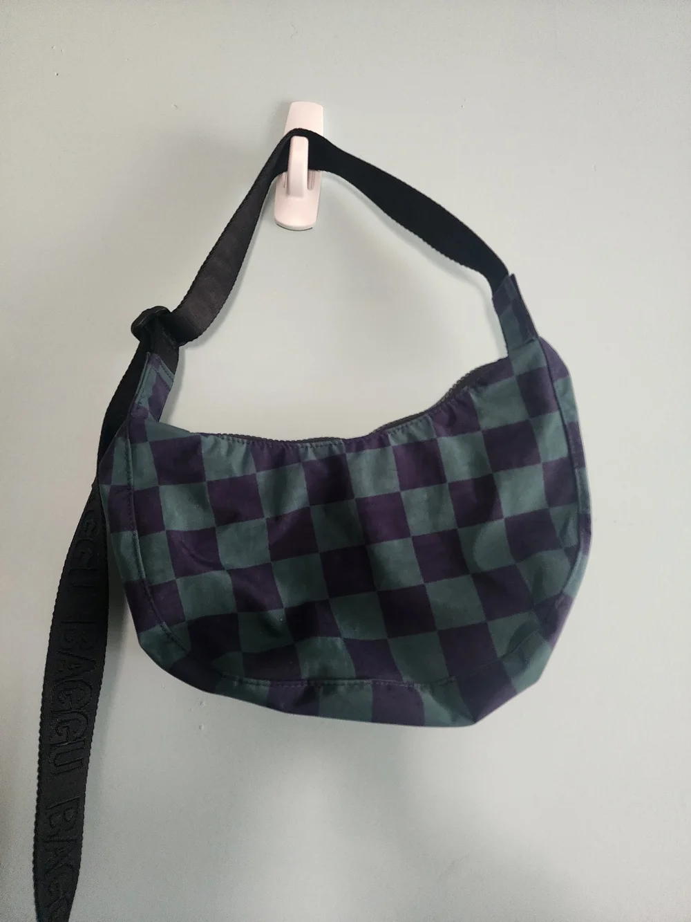 BAGGU Small Checkerboard Crescent Shoulder Bag in Green and Navy NWT - Picture 1 of 3